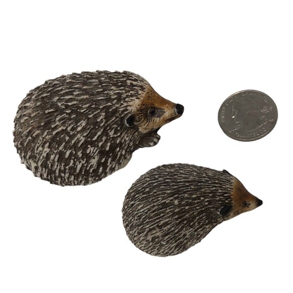 Hedgehog Figurine Pair Momma and Baby Resin 3" and 2" - Picture 3 of 5